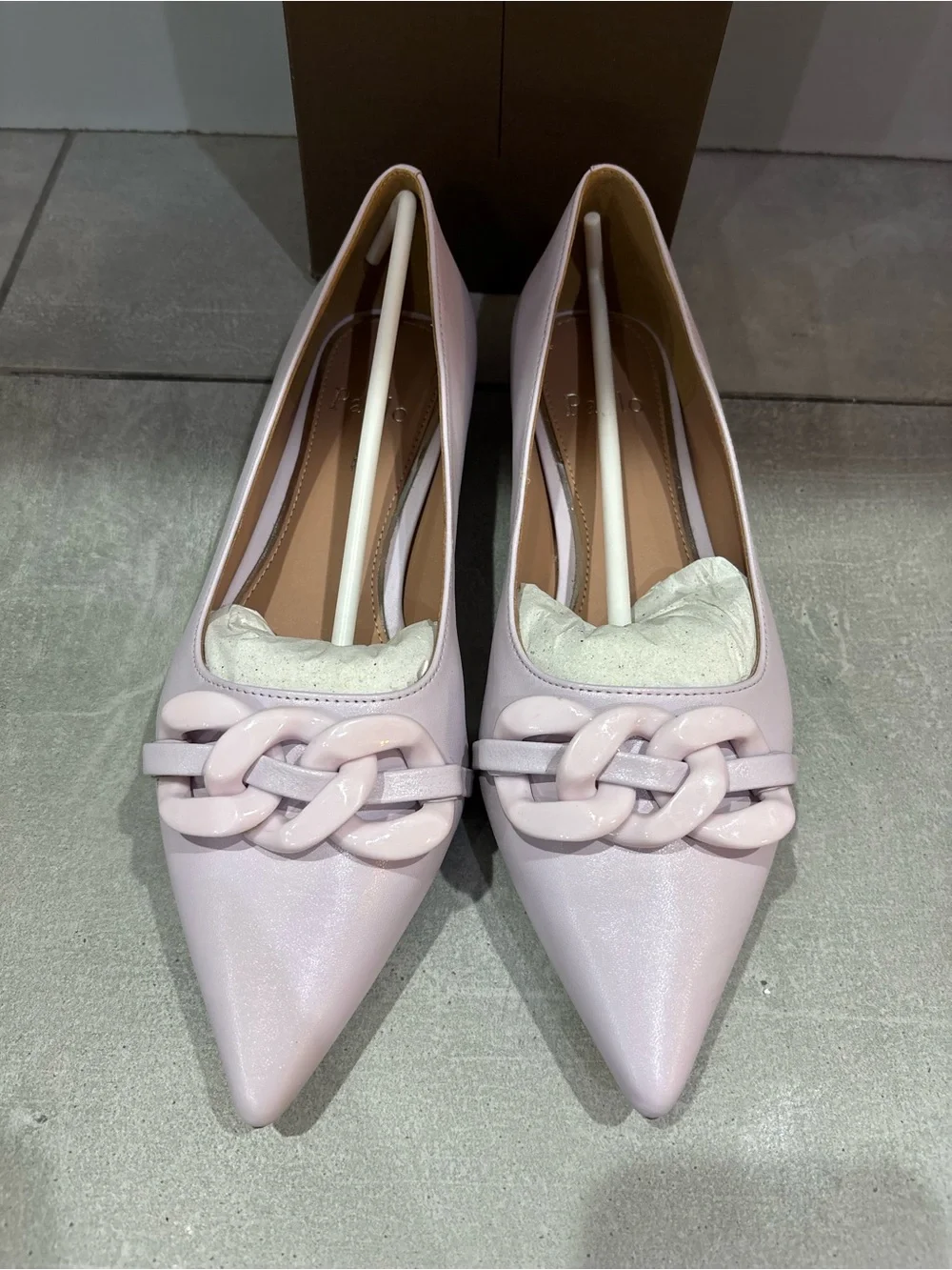 NIB Linea Paolo Nora Lavender Leather Pointed Toe Chain Flats Size 8.5
